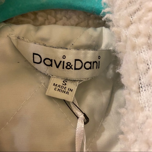 VICI Denim Jacket- Size Small. NWT!! - Picture 3 of 3